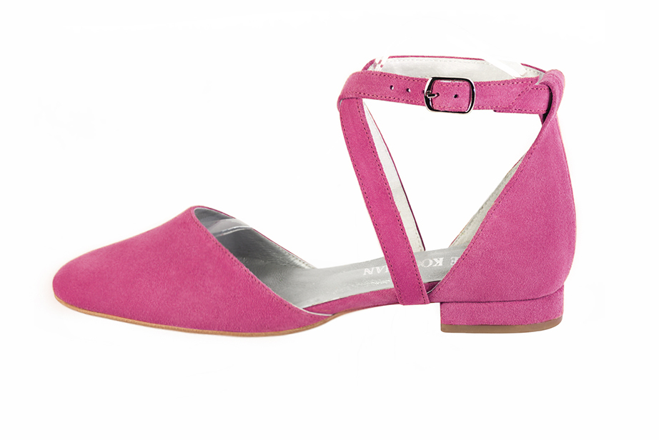 Fuschia pink women's ballet pumps, with flat heels. Round toe. Flat block heels. Profile view - Florence KOOIJMAN